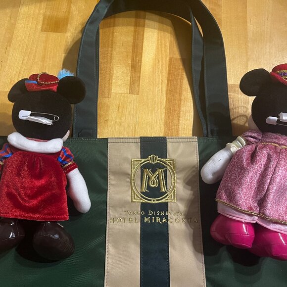 Hotel Miracosta (For Guests Only Exclusive) Tote with Mickey and Minnie Badges! - Picture 4 of 6